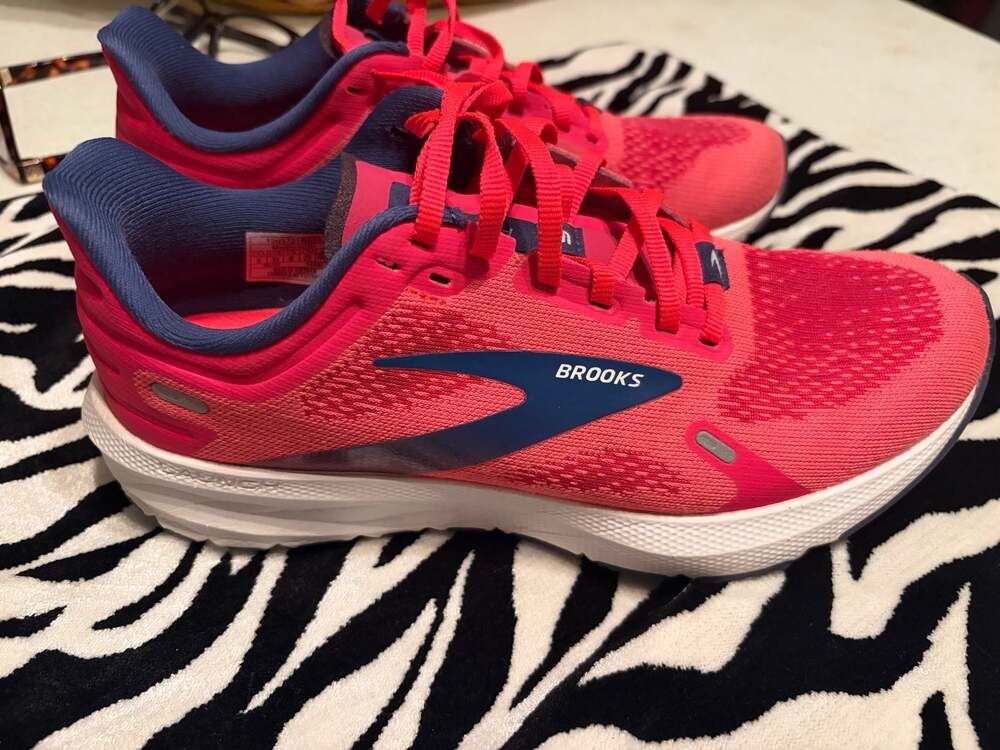 Brooks Launch 9 Women’s Size 8 Pink Navy Running Athletic Sneakers